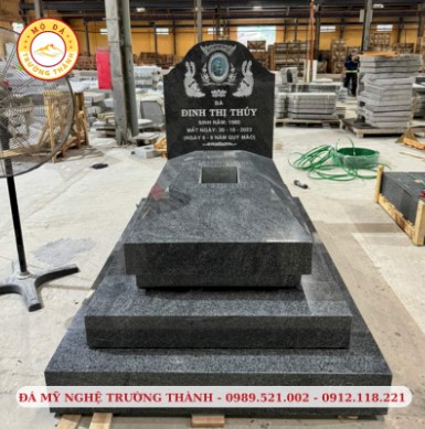 Lăng Mộ Đá Granite Cao Cấp Với Chạm Khắc Phức Tạp