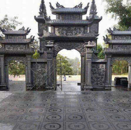 Cột cổng – Cột hiên lăng mộ do Trường Thành thực hiện
