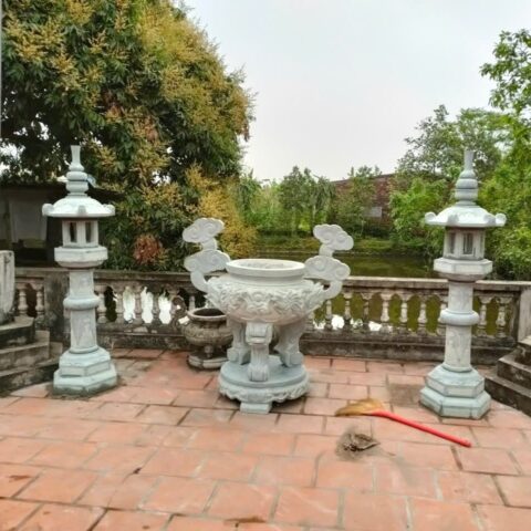 Đèn đá, Lư hương lăng mộ