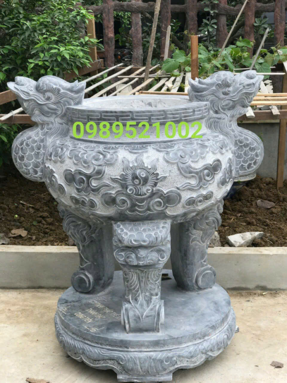 Lư hương đá