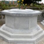 Mộ đá bát giác, với hình dáng giống như một chiếc bát giác,
