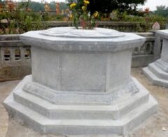 Mộ đá bát giác, với hình dáng giống như một chiếc bát giác,