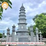 Khu lăng mộ đá kết hợp với sân vườn 