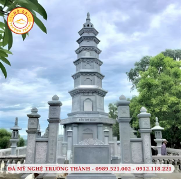 Khu lăng mộ đá kết hợp với sân vườn 