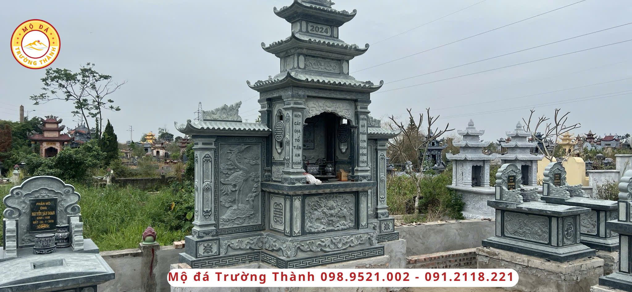 Giá thành và yếu tố ảnh hưởng đến giá mộ đá xanh đen 3 Mộ Đá Xanh Đen Có Mái