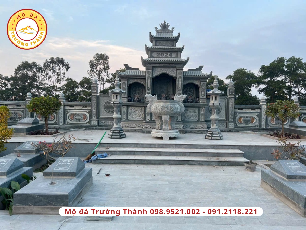 Giá thành và yếu tố ảnh hưởng đến giá mộ đá xanh đen 2 lăng mộ gia đình đá xanh đen