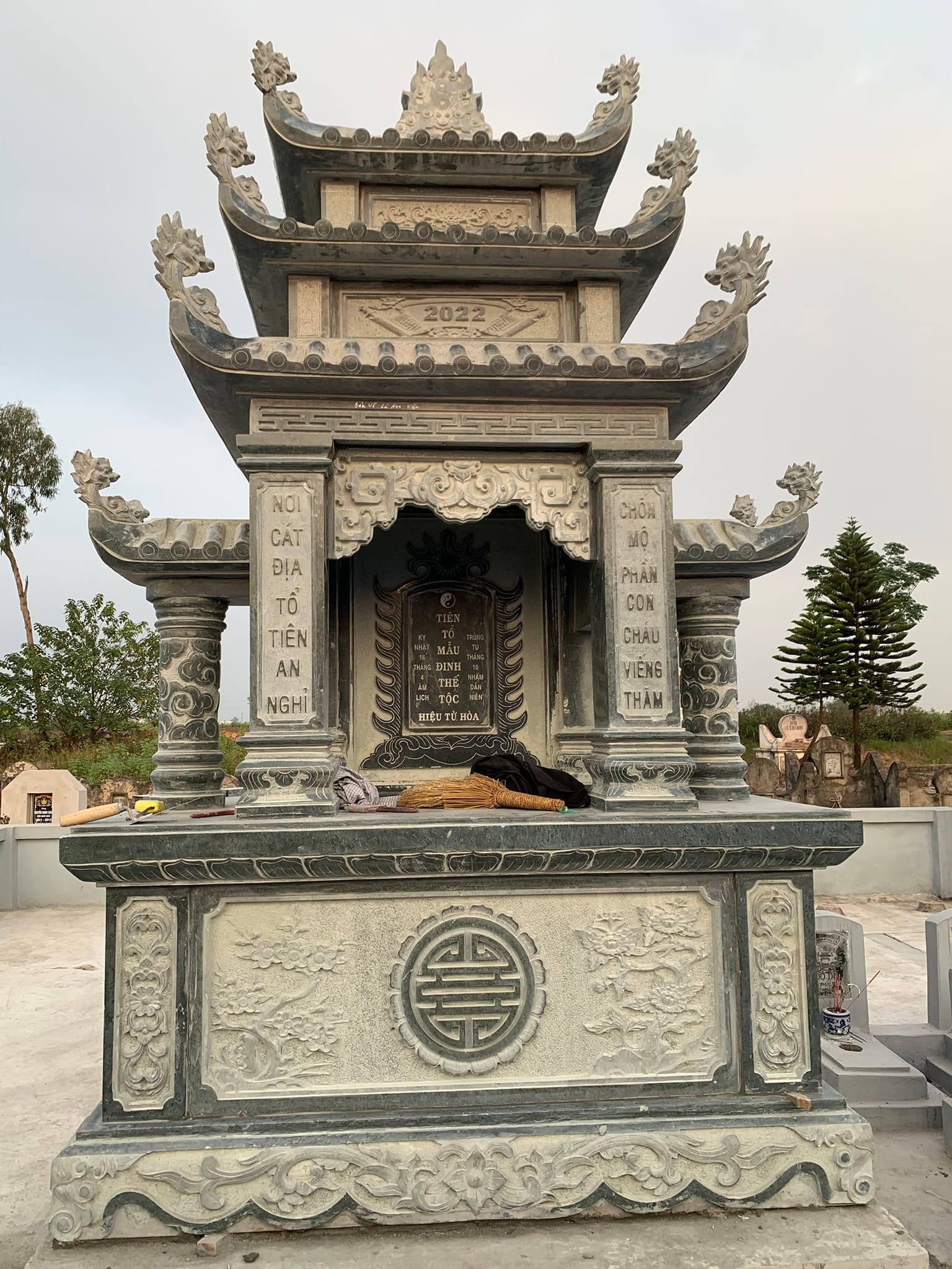 Khu Lăng Mộ Đá Mái Đao