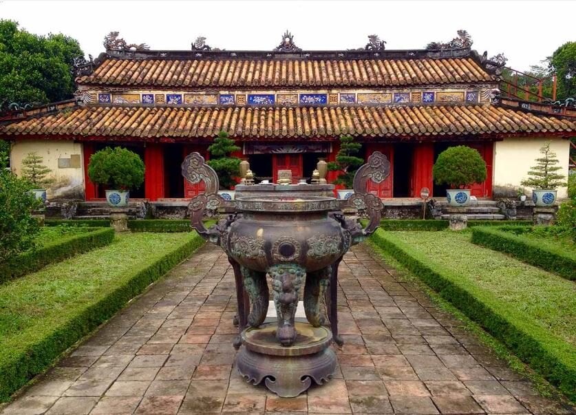 Top 10 Mẫu Lăng Mộ Gia Đình Đẹp Tại Huế 4 Lăng Mộ Gia Đình tại Lăng Gia Long
