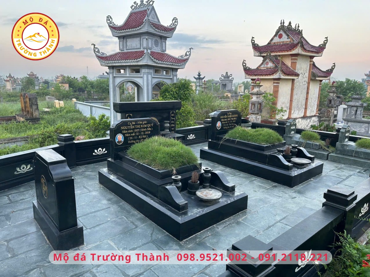 Lăng mộ gia đình có thiết kế đơn giản nhưng rất tinh tế và trang nghiêm