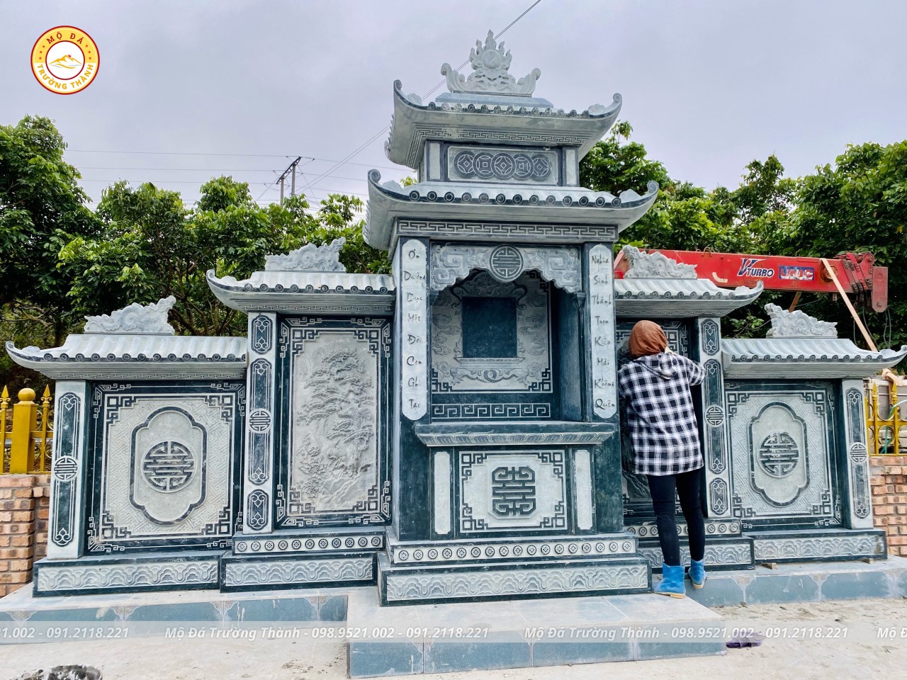 Top 10 Mẫu Lăng Mộ Gia Đình Đẹp Tại Ninh Bình 4 Lăng mộ gia đình tại thị xã Tam Điệp có thiết kế hiện đại nhưng vẫn giữ được vẻ đẹp của kiến trúc truyền thống
