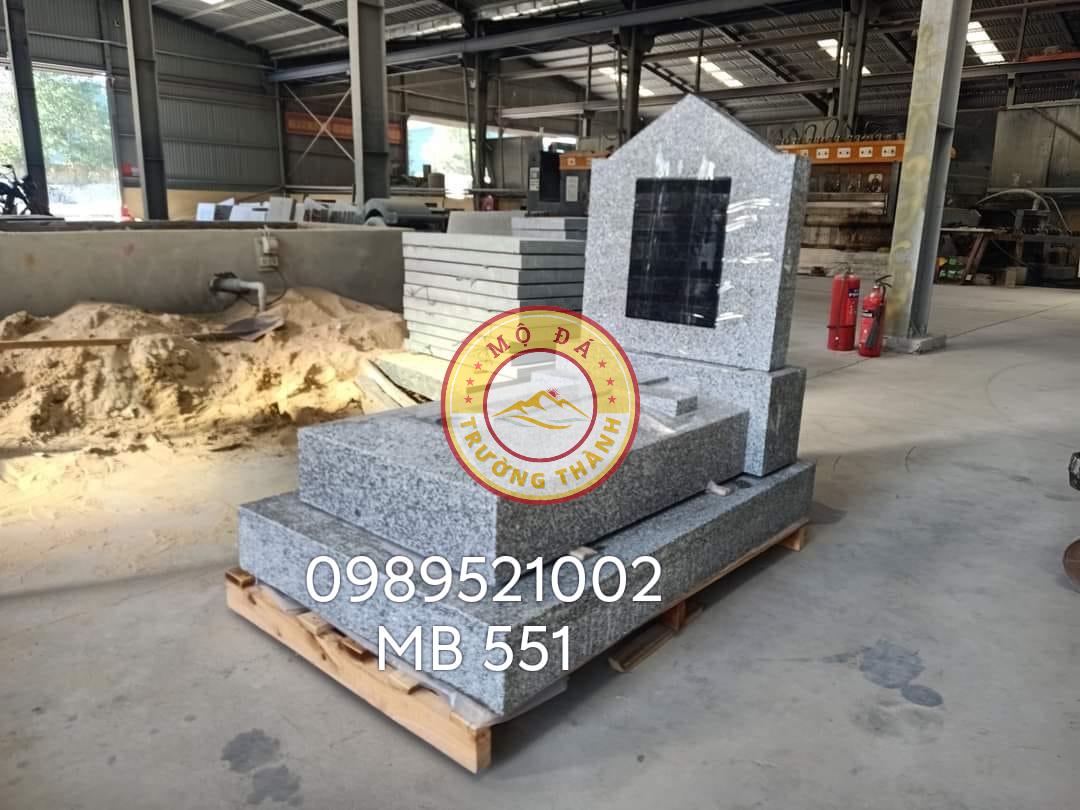Mộ đá nhỏ đẹp 5 Lăng Mộ Đá Trường Thành lựa chọn các loại đá tự nhiên chất lượng cao như đá xanh Thanh Hóa, đá granite, đá kim sa, đảm bảo độ bền vững và sắc đẹp lâu dài.