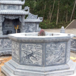 Mộ đá hình lục giác đá xanh rêu