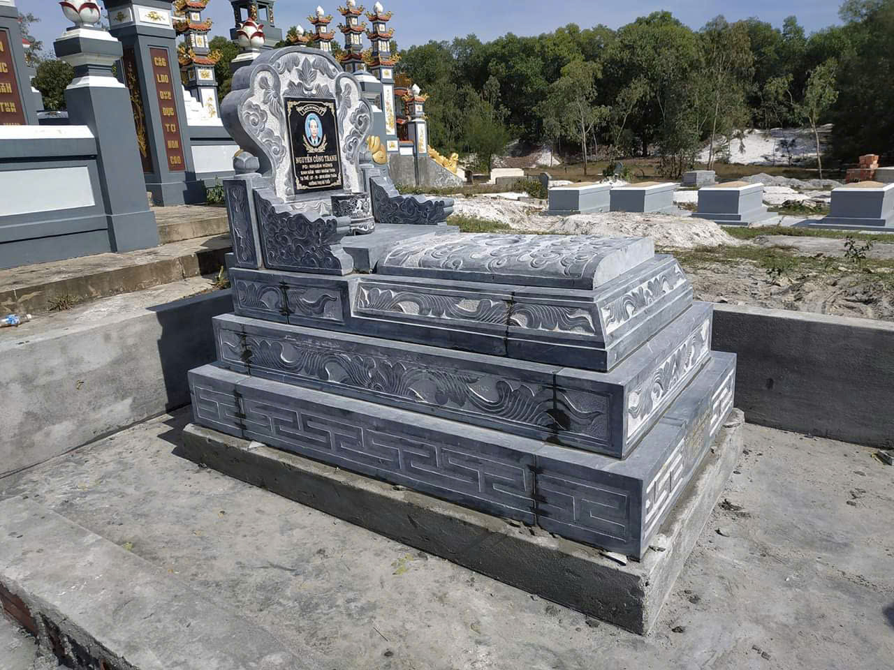 Mộ Đá Tam Cấp