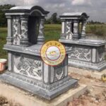 Khi chọn mua, cần lưu ý chất liệu, uy tín đơn vị thi công và phong thủy (hướng đặt, ngày giờ lắp đặt)