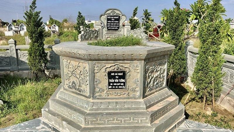 Top 10 mộ đá hình lục giác đẹp tại Bắc Giang 1 Mộ đá hình lục giác đá xanh rêu