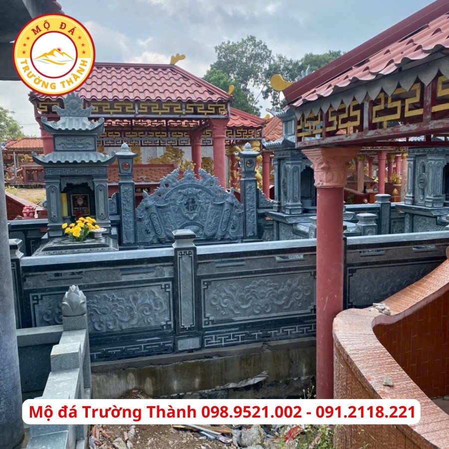 Lăng mộ với chạm khắc tỉ mỉ