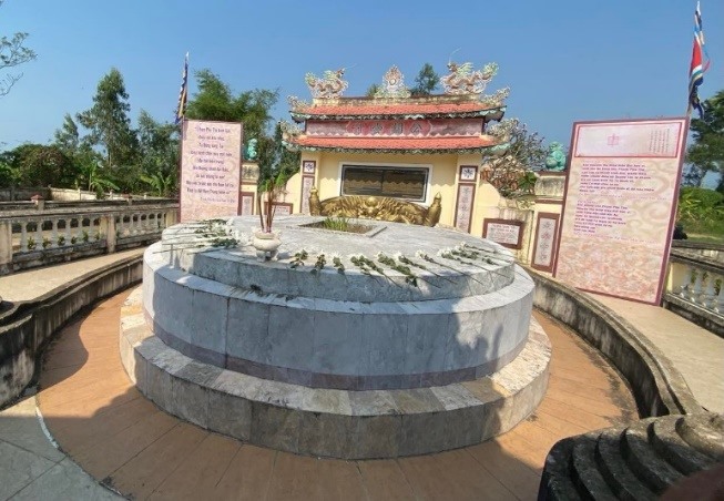 Mộ Đá Ông Phạm Phú