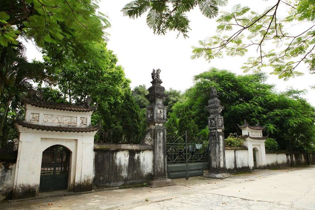 Top 10 hàng rào lăng mộ đẹp tại Hà Nam 1 đền lăng
