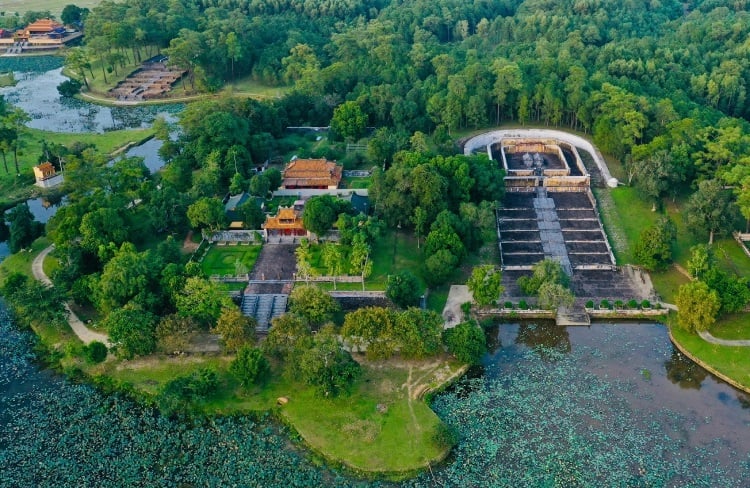 hàng rào lăng gia long