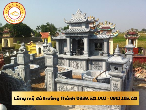 Hàng rào này được chế tác từ đá xanh Thanh Hóa