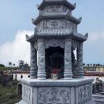 Lăng mộ được làm từ đá xanh nguyên khối
