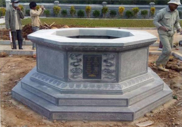 Mộ đá lục lăng tại xã Tân Hưng, huyện Bình Giang