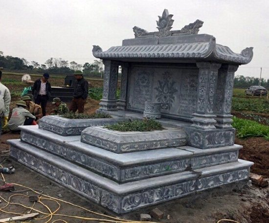mộ đôi có mái che tại Đà Nẵng