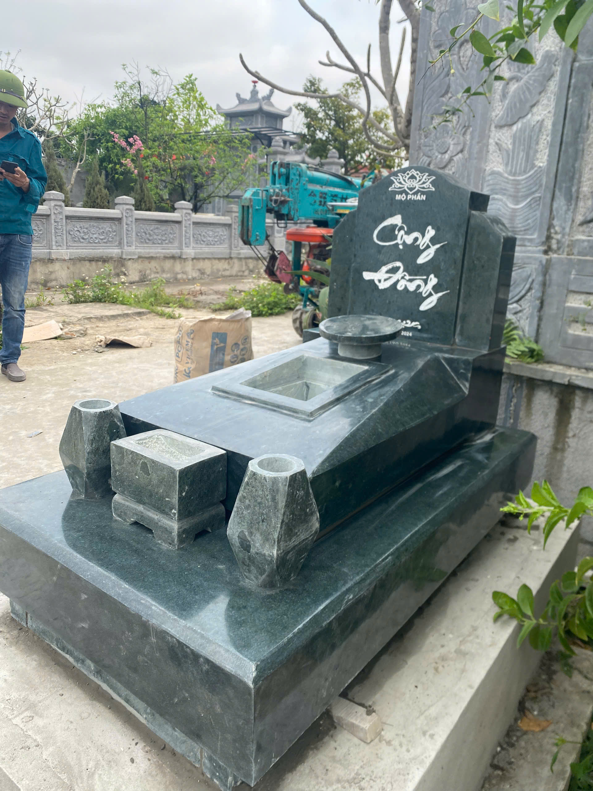 Độ sắc nét khi chạm khắc thể hiện thẩm mỹ và giá trị tâm linh cho công trình