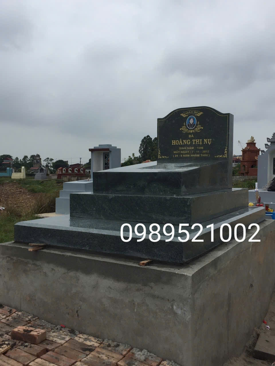 Mộ đá granite Bình Định – Sang trọng, hiện đại và giá bao nhiêu? 1 Mộ đá granite Bình Định luôn được đánh giá cao trong các công trình kiến trúc tâm linh